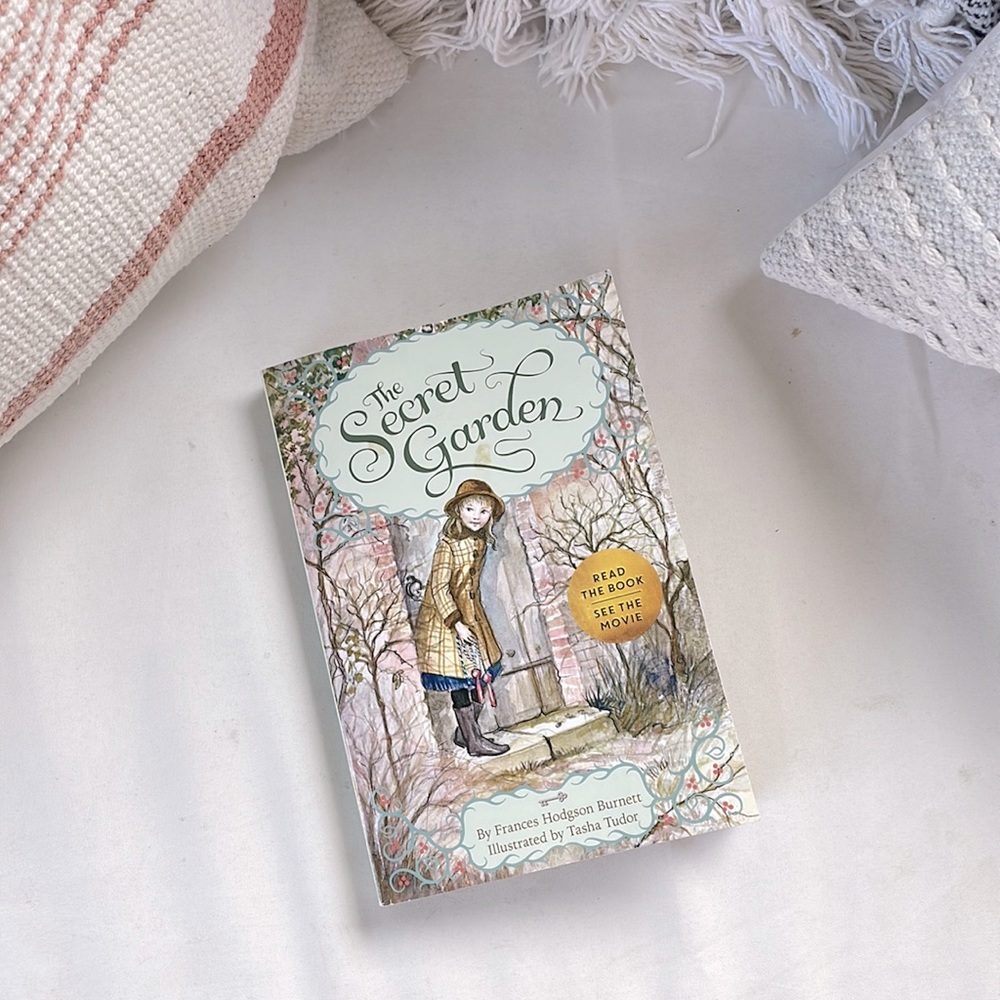 SALE ✨The Secret Garden Paperback Book